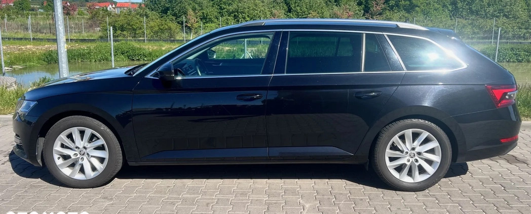 Skoda Superb cena 86600 przebieg: 196600, rok produkcji 2020 z Poznań małe 106